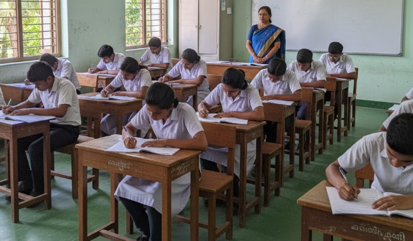 സംസ്ഥാനത്ത് എസ്എസ്എല്‍സി പ്ലസ്ടു പരീക്ഷ തീയതികള്‍ പ്രഖ്യാപിച്ചു