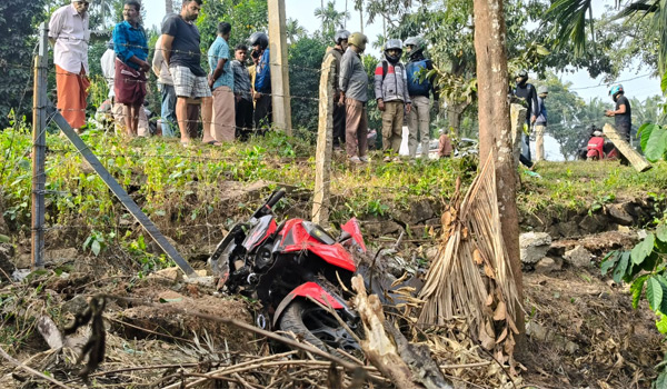 നിയന്ത്രണം വിട്ട ബൈക്ക് മറിഞ്ഞ് യുവാക്കള്‍ക്ക് ദാരുണാന്ത്യം