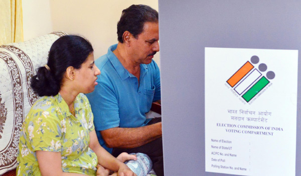 ഹോം വോട്ടിംഗ് നാളെ അവസാനിക്കും,  പോസ്റ്റല്‍ വോട്ടിംഗ് ആരംഭിച്ചു