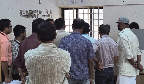 ഒരു ബൂത്തിൽ ഇ വി എം പണിമുടക്കിയത് മൂന്നുതവണ 