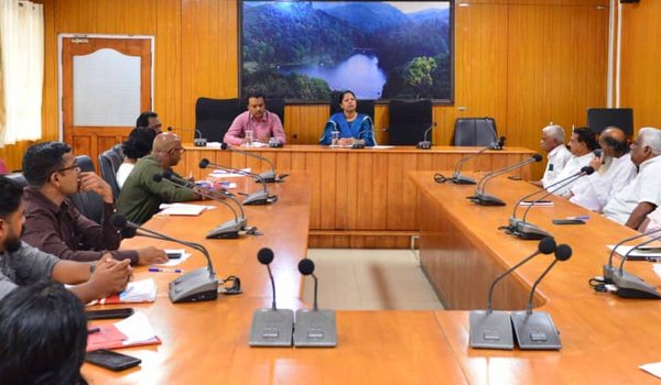 എല്‍സ്റ്റണ്‍ എസ്‌റ്റേറ്റ് ടീ ഫാക്ടറി തൊഴിലാളി വിഷയം: പരിശോധിച്ച് തുടര്‍നടപടി സ്വീകരിക്കുമെന്ന് ജില്ലാ കളക്ടര്‍