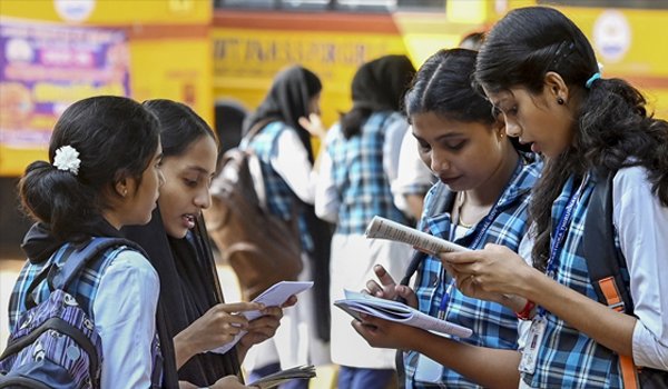പ്ലസ് ടു പരീക്ഷാഫലം പ്രഖ്യാപിച്ചു. 77.97 വിജയശതമാനം
